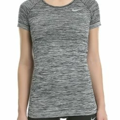 Κουπόνι ⭐ Γυναικεία κοντομάνικη μπλούζα Nike γκρι 🎉