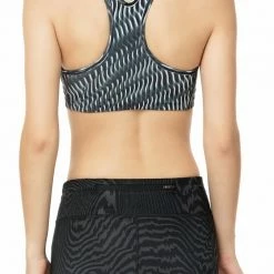 Νέος ❤️ NIKE Γυναικείο αθλητικό μπουστάκι ΝΙΚΕ PRO CLSC SWSH RNBW WV με μοτίβο 🌟 -Τρέξιμο Κατάστημα 1553781.1 7191 3 nike γυναικείο αθλητικό μπουστάκι νικε pro clsc swsh rnbw wv με μοτίβο x1000