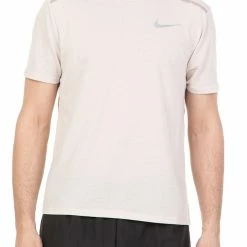Αγορά 😀 Ανδρική κοντομάνικη μπλούζα για τρέξιμο Nike Breathe εκρού 🔔
