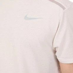 Αγορά 😀 Ανδρική κοντομάνικη μπλούζα για τρέξιμο Nike Breathe εκρού 🔔 -Τρέξιμο Κατάστημα 1644910.1 e6k2 4 nike ανδρική κοντομάνικη μπλούζα για τρέξιμο nike breathe εκρού x1000