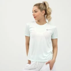 Ολοκαίνουργιο 🤩 Γυναικεία μπλούζα NIKE MILER TOP SS πράσινη ⌛ -Τρέξιμο Κατάστημα 1691444.1 63y9 2 nike γυναικεία μπλούζα nike miler top ss πράσινη x1000